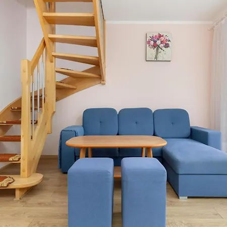 Large, Comfortable Holiday Homes Close To The Sea بيت للعطل