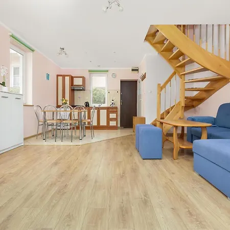 Large, Comfortable Holiday Homes Close To The Sea *