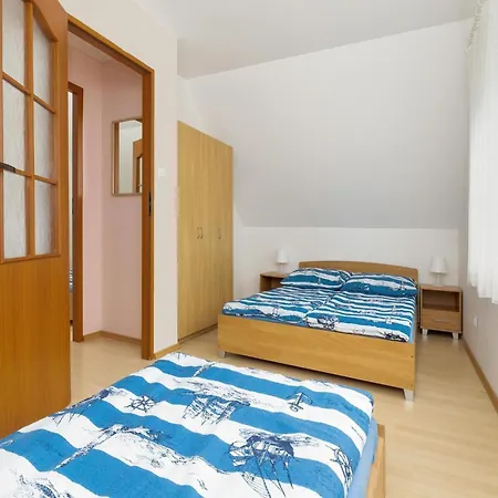 Large, Comfortable Holiday Homes Close To The Sea بيت للعطل